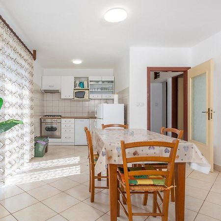Lovely Apartment In Krk With Kitchen Brzac Luaran gambar
